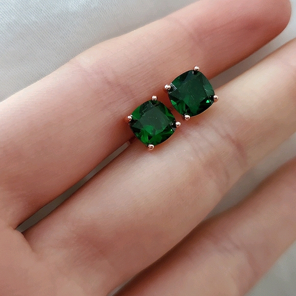 New Fashion Emerald Stud Earrings - Picture 5 of 5